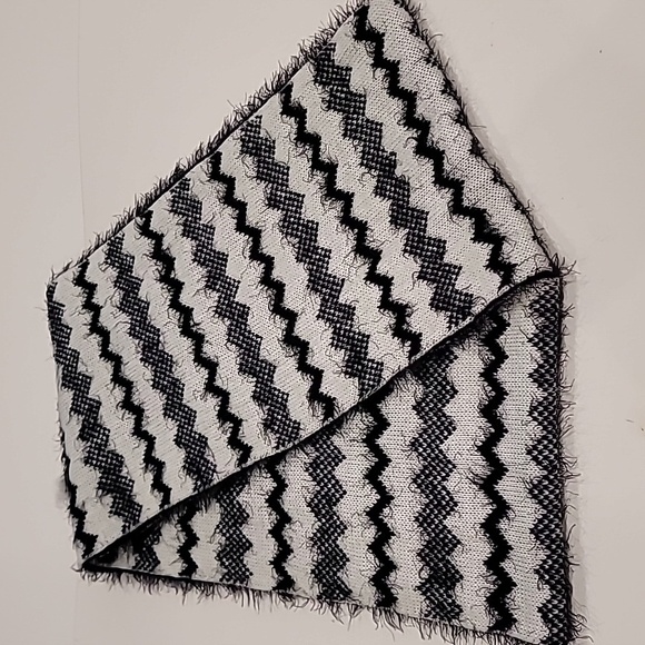 Infinity Fuzzy Knit Reversible Scarf Black White 40" - Picture 4 of 9